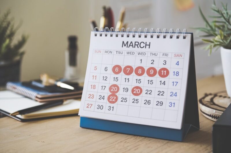 Calendrier montrant les dates de paiement des allocations ch&ocirc;mage de France Travail.